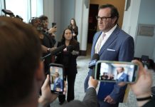 Fecha na Corte pa Morgan Wallen den caso di tira stoel a keda posponi te augustus