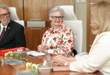 Sra. Filomena Lopez a tuma despedida como presidente di Comision Condecoracion Real na Aruba