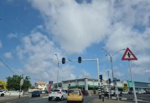Wowo Critico: Luz di trafico entre Adriaan Lacle Boulevard y caya Betico G.F Croes no ta traha mas