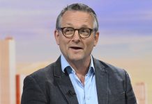 Curpa di presentador di television Britanico Michael Mosley haya na isla Griego