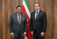 Minister Geoffrey Wever a reuni cu Presidente di Surinam Sr. Santokhi