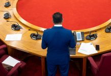 Minister Ursell Arends: Era nobo pa asunto di awa sushi