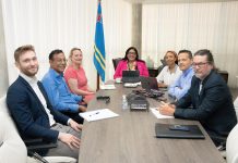 Minister di Finanzas a reuni cu ehecutivonan di KPMG y PKF