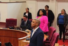 A aproba mocion pa adultonan mayor haya remedinan sin cu mester paga pa nan