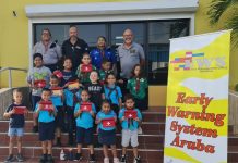 CMO a ricibi bishita di e grupo di Adulto Mayor di CMB Gold Club y grupo Scout Kimball O Hara