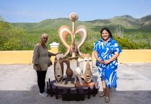 Museo Tula na Corsou a ricibi bishita di representante di Conseho di Minister