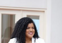 Parlamentario Misha Raymond trahando riba ley pa hancra derecho di mucha den Constitucion di Aruba