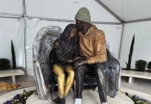 Di dos estatua di Gigi y Kobe Bryant revela