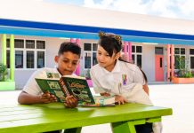 Biblioteca ta recorda tur su miembronan; Hiba buki bek biblioteca