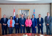 Minister di Finanzas a reuni cu Secretario di Estado Zsolt Szabo; A duna un bista di e trabounan pa mehora maneho financiero di Aruba