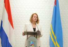 Lider di MEP Evelyn Wever-Croes: Ningun hende den MEP tin mandato pa papia cu Otmar Oduber pa subi lista di MEP