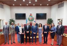 Parlamentario Tromp ta pidi minister di Finanzas relato detaya mensualmente tocante contenido di concepto di Rijkswet