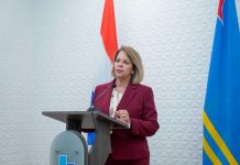 Segun prome minister, problema cu taxistanan cu minister Arends a señala tabata nobo pe