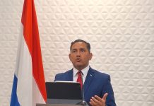 Taxistanan a reuni cu minister di Transporte pa sigui cu dialogo tocante maneho nobo