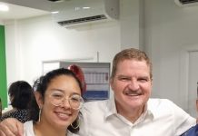 Benny Sevinger ta hala un banda y su yiu muhe lo bira candidato di partido AVP