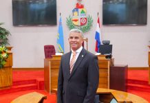 Presidente di Parlamento, Raymond Kamperveen: “Un parlamento independiente ta e latido di democracia” KAMPERVEEN
