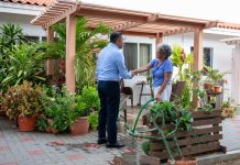 Introduccion di proyecto piloto di entrega di cuminda cayente pa adultonan mayor hunto cu Fundacion Pa Nos Comunidad