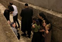 Iran ta lansa un atake di misil riba Israel algun ora despues cu ehercito di Israel a cuminsa un invasion na sur di Libanon