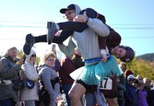 Lodo, cerbes y placa: Campeonato anual di carga bo pareha ta atrae parehanan competitivo na Maine