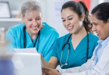DVG ta informa: Personal di cuido cu tin contacto directo cu pashent por pasa busca nan vacuna di Influenza y/of COVID