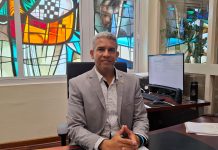 Presidente di Parlamento di Aruba Raymond Kamperveen: Reunion cu minister di Deporte tocante SSA “ta hopi na su luga aworaki”