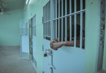 Cuerpo Policial Aruba ta informa: A detene un homber pa purba pasa cocaina na aeropuerto PRIZON PRISON JAIL CARCEL