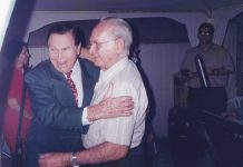 Famia y amigo a recorda Toty Arends cu un anochi di musica