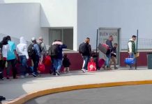 Politica di Migracion di Trump lo causa un aumento den ola di migrante na frontera cu Mexico