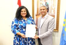 Parlamentario Misha Raymond a entrega iniciativa di ley pa hancra derechonan di mucha den Constitucion di Aruba