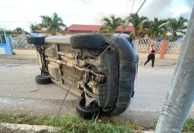 Auto a kentel despues di a desvia pa auto cu a bira mucho tempran