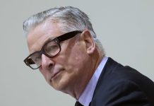 Alec Baldwin ta demanda pa persecucion malicioso despues cu hues ta retira caso den su contra