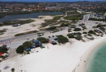 Minister demisionario di Turismo, Dangui Oduber: Di cuatro fase di proyecto Boardwalk Malmok ta bay cuminsa