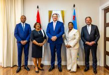 Gobernador di Aruba a reuni cu Consul-General Mericano, Ombudsmannen di Reino, y minister Van Weel