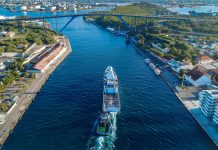 Zr.Ms. Groningen staciona den Region Caribe pa proteccion
