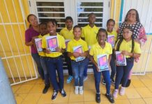 Corsou: Scolnan basico ta ricibi tablet pa educacion digital