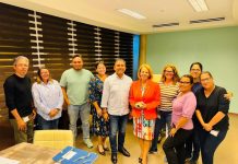 Gabinete saliente a comparti nan ultimo momentonan riba rednan social