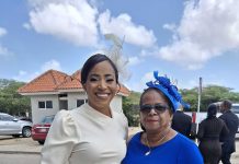 Gobernador di Aruba a huramenta cinco parlamentario nobo