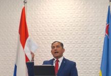 Minister Ursell Arends a entrega 20 permiso di taxi adicional na hulpchauffeur