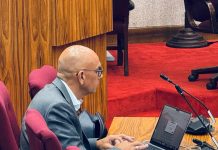 Parlamento a aproba mocion entrega pa Otmar Oduber cu ta duna instruccion na gobierno pa trece solucion structural den sistema hudicial