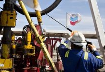 Cinco tanker comisiona pa Chevron staciona den awanan teritorial di Aruba