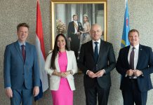 Delegacion di Eerste y Tweede Kamer di Hulanda a bishita Conseho di Minister