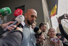 Influencer Andrew Tate acusa di punta arma den muhe su cara