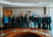 Prome minister Mike Eman a reuni cu Camara di Comercio; Necesidad pa contribucion mas husto di sector hotelero pa desaroyo di Aruba