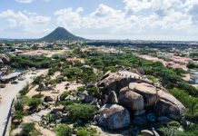 Alberto Perret Gentil: Papia cla: E desafionan real di Aruba (Parti 1)