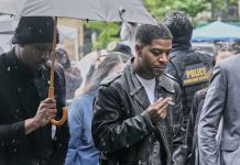 Rapero Kid Cudi ta bisa cu un hende a cende su auto na candela poco despues cu Sean ‘Diddy’ Combs a drenta su cas