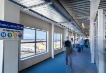 Aeropuerto di Corsou ta lucha cu aglomeracion den medio di aumento turistico