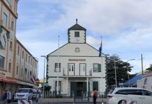 Alto funcionario di Sint Maarten ordena pa paga back 4.4 miyon florin Caribense