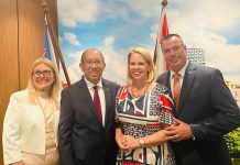 Despues di 20 aña, Señor Ady Thijsen ta retira di politica; Arubahuis ta despedi di señor Ady Thijsen como minister Plenipotenciario y representante di Union Europeo pa Aruba