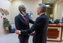 Incertidumbre den Caribe cu collapse di gabinete Hulandes ta causa duda tocante cooperacion den Reino