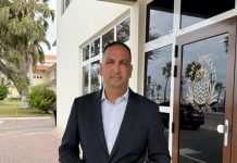 “Tin placa, pero no pa maestro”; Parlamentario Dangui Oduber ta cuestiona prioridadnan di gobierno